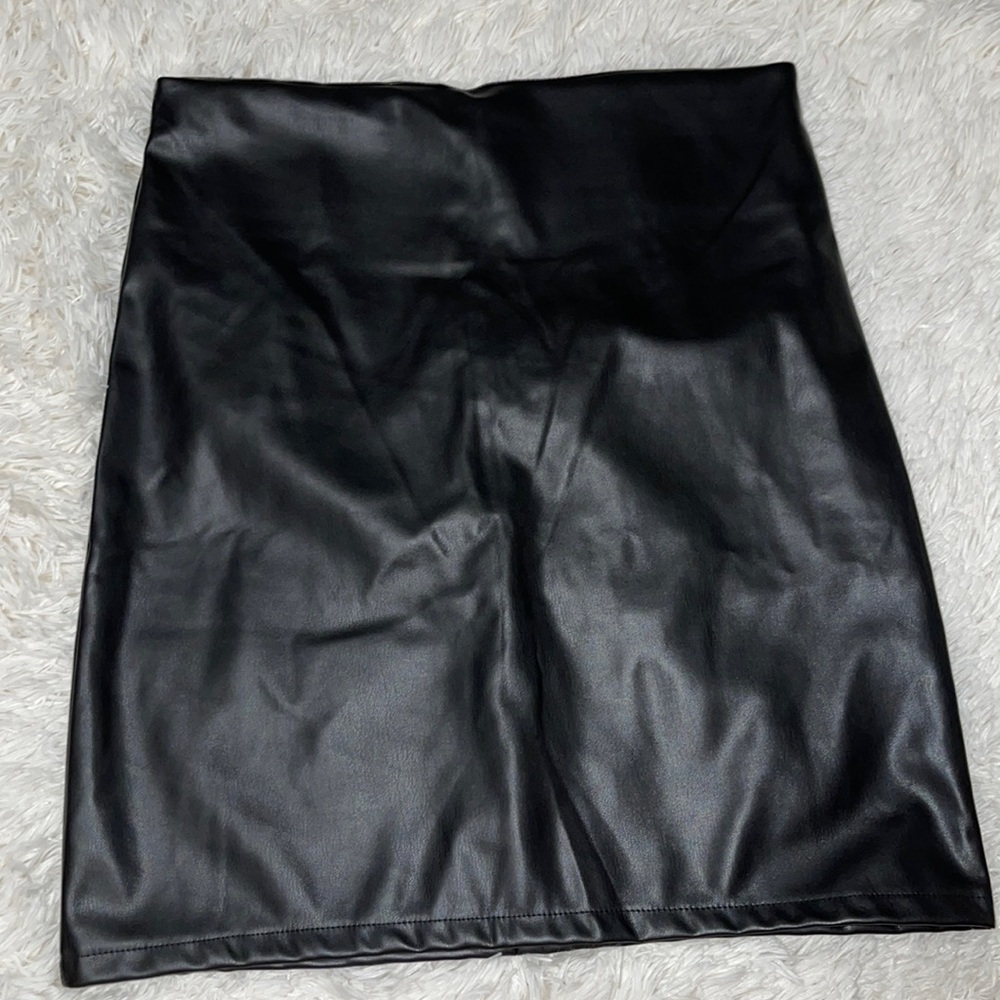 Women's Faux leather skirt